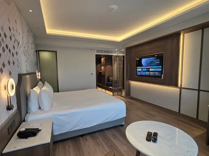 Boulevard 9 Resort hotel room recovery India