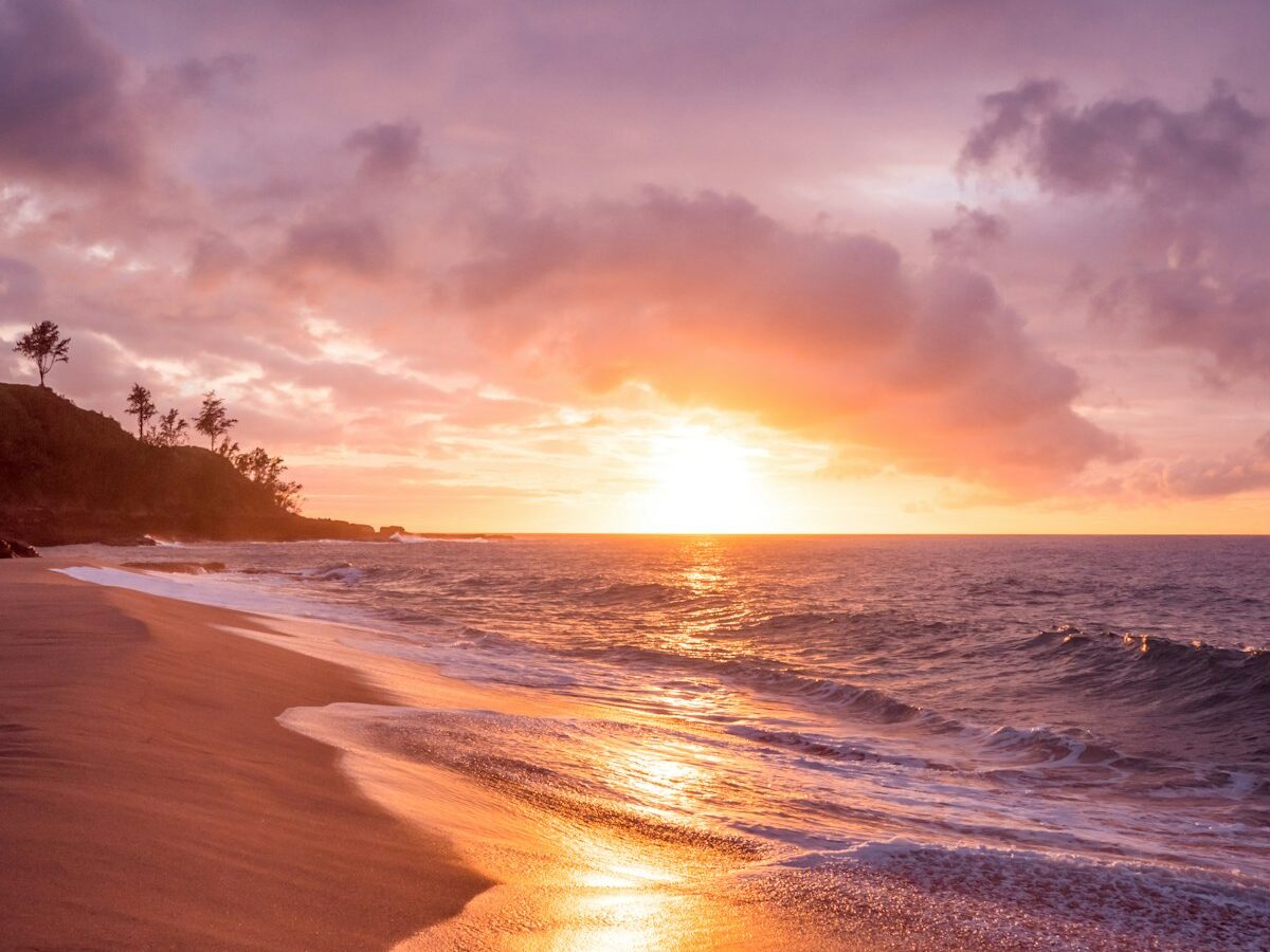 Doktor pakar jantung India berbincang dengan pesakit Malaysia hospital NABH